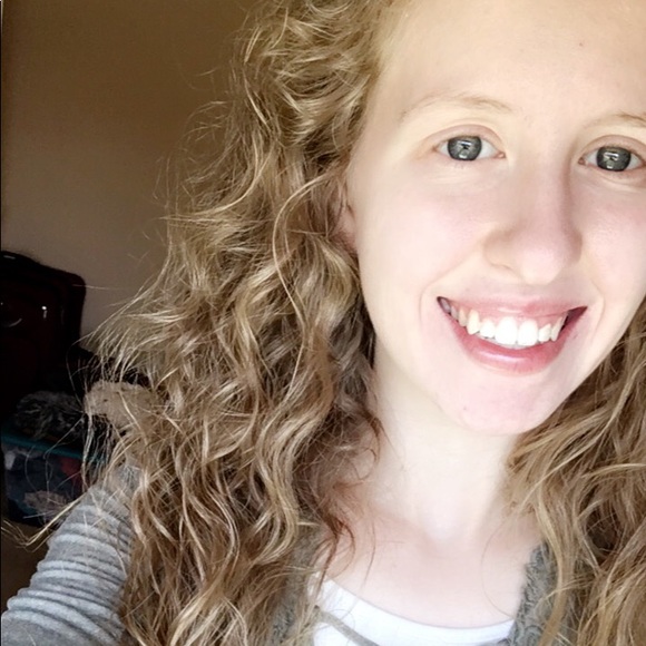 Meet your Posher, Hannah - Picture 1 of 6